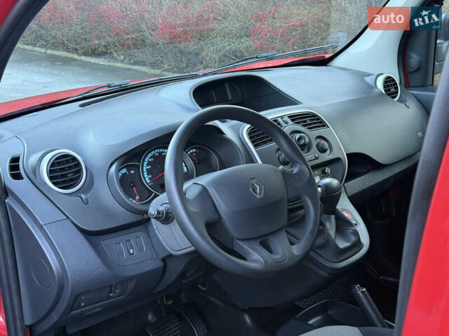 Красный Рено Кенгу, объемом двигателя 0 л и пробегом 21 тыс. км за 10299 $, фото 19 на Automoto.ua