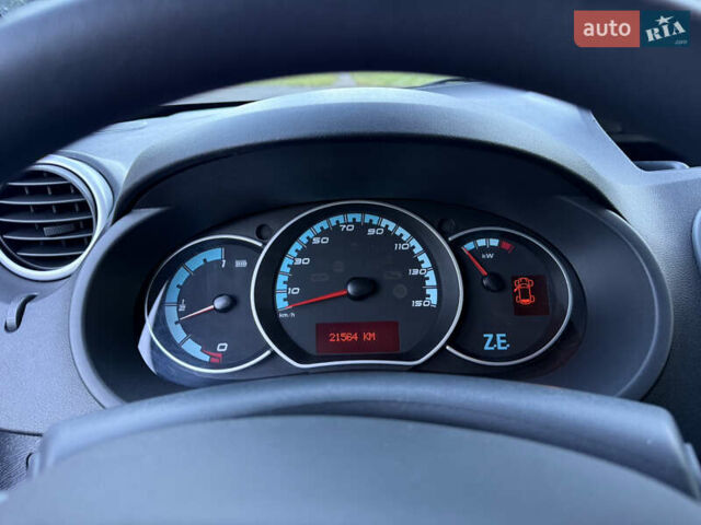 Красный Рено Кенгу, объемом двигателя 0 л и пробегом 21 тыс. км за 10299 $, фото 28 на Automoto.ua