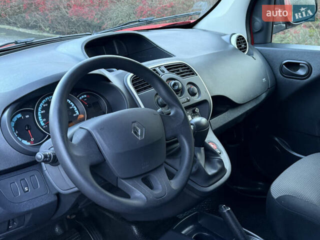 Красный Рено Кенгу, объемом двигателя 0 л и пробегом 21 тыс. км за 10299 $, фото 23 на Automoto.ua