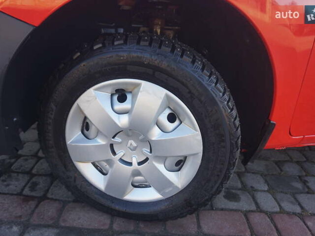 Красный Рено Кенгу, объемом двигателя 0 л и пробегом 54 тыс. км за 11555 $, фото 60 на Automoto.ua