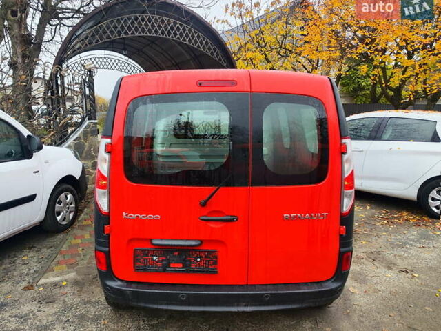 Красный Рено Кенгу, объемом двигателя 0 л и пробегом 63 тыс. км за 12399 $, фото 3 на Automoto.ua