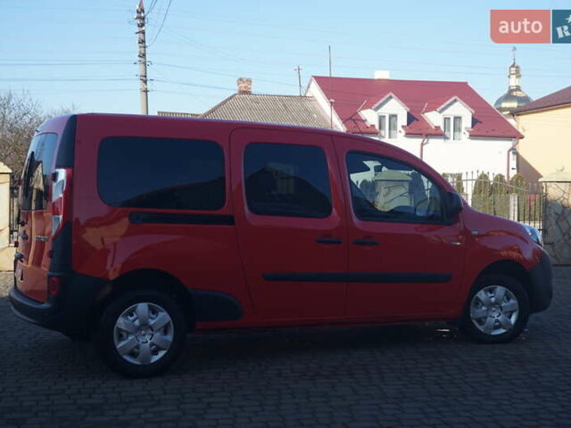 Красный Рено Кенгу, объемом двигателя 0 л и пробегом 54 тыс. км за 11555 $, фото 7 на Automoto.ua