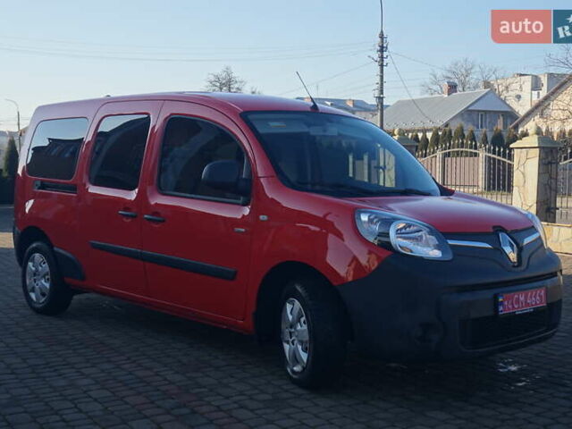 Красный Рено Кенгу, объемом двигателя 0 л и пробегом 54 тыс. км за 11555 $, фото 4 на Automoto.ua