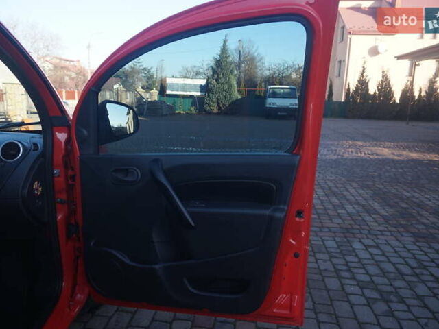 Красный Рено Кенгу, объемом двигателя 0 л и пробегом 54 тыс. км за 11555 $, фото 38 на Automoto.ua