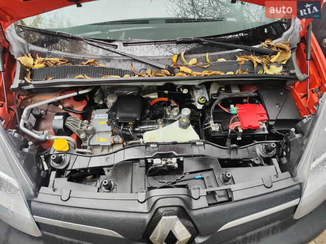 Красный Рено Кенгу, объемом двигателя 0 л и пробегом 63 тыс. км за 12399 $, фото 25 на Automoto.ua