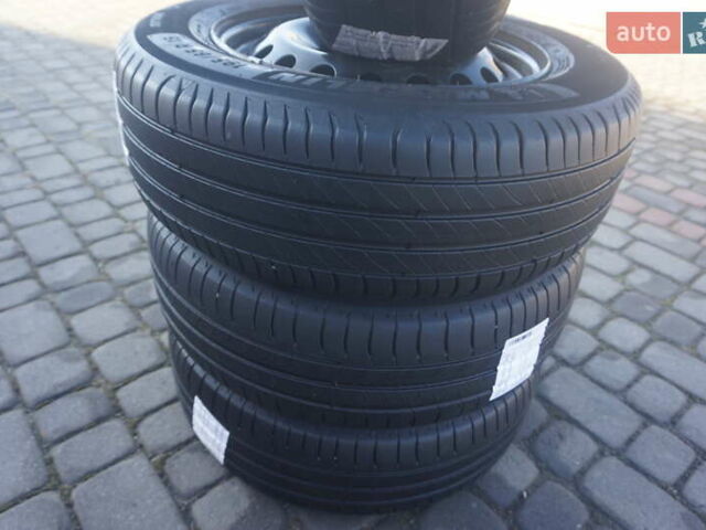 Красный Рено Кенгу, объемом двигателя 0 л и пробегом 54 тыс. км за 11555 $, фото 75 на Automoto.ua