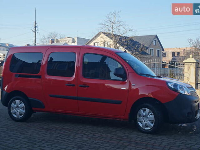 Красный Рено Кенгу, объемом двигателя 0 л и пробегом 54 тыс. км за 11555 $, фото 5 на Automoto.ua