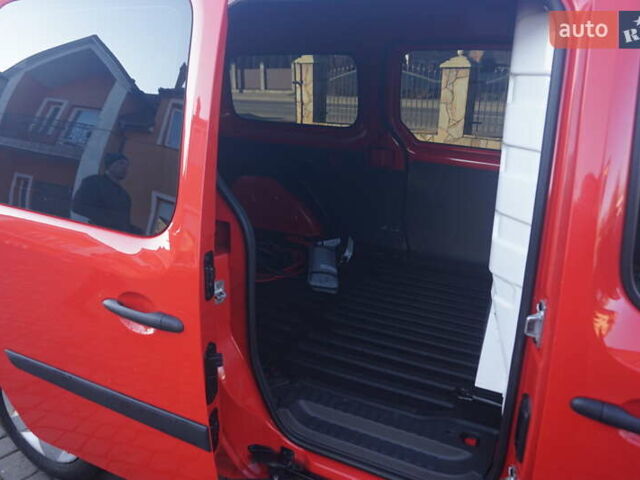 Красный Рено Кенгу, объемом двигателя 0 л и пробегом 54 тыс. км за 11555 $, фото 43 на Automoto.ua