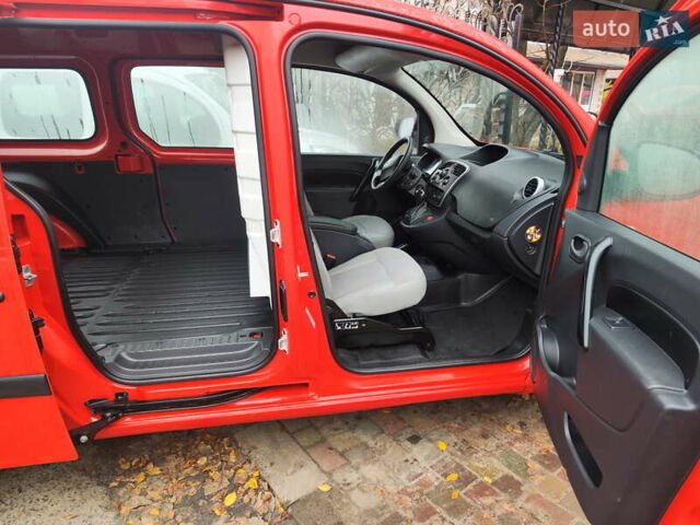 Красный Рено Кенгу, объемом двигателя 0 л и пробегом 63 тыс. км за 12399 $, фото 11 на Automoto.ua