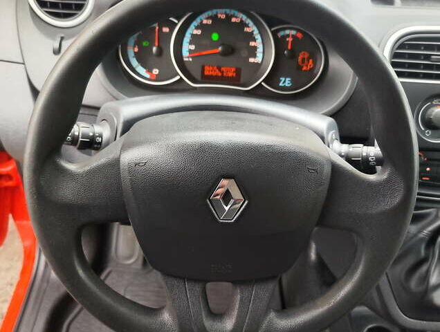 Красный Рено Кенгу, объемом двигателя 0 л и пробегом 63 тыс. км за 12399 $, фото 13 на Automoto.ua