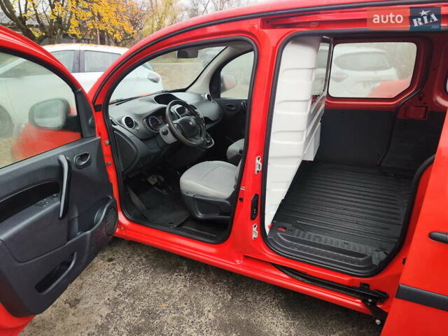 Красный Рено Кенгу, объемом двигателя 0 л и пробегом 63 тыс. км за 12399 $, фото 8 на Automoto.ua