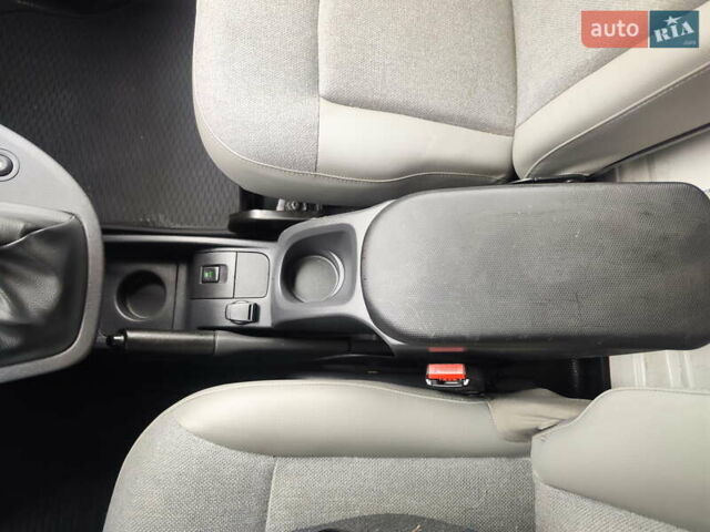 Красный Рено Кенгу, объемом двигателя 0 л и пробегом 63 тыс. км за 12399 $, фото 17 на Automoto.ua