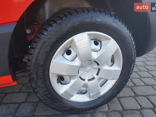 Красный Рено Кенгу, объемом двигателя 0 л и пробегом 54 тыс. км за 11555 $, фото 63 на Automoto.ua