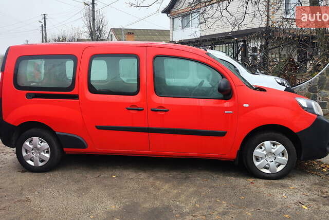 Красный Рено Кенгу, объемом двигателя 0 л и пробегом 63 тыс. км за 12399 $, фото 1 на Automoto.ua