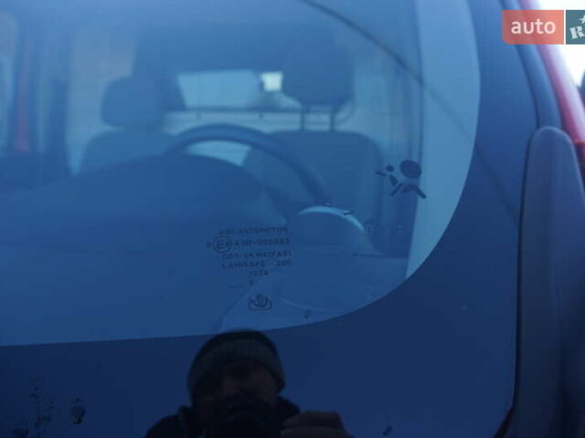 Красный Рено Кенгу, объемом двигателя 0 л и пробегом 54 тыс. км за 11555 $, фото 58 на Automoto.ua