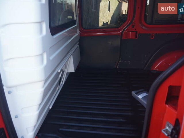 Красный Рено Кенгу, объемом двигателя 0 л и пробегом 54 тыс. км за 11555 $, фото 46 на Automoto.ua