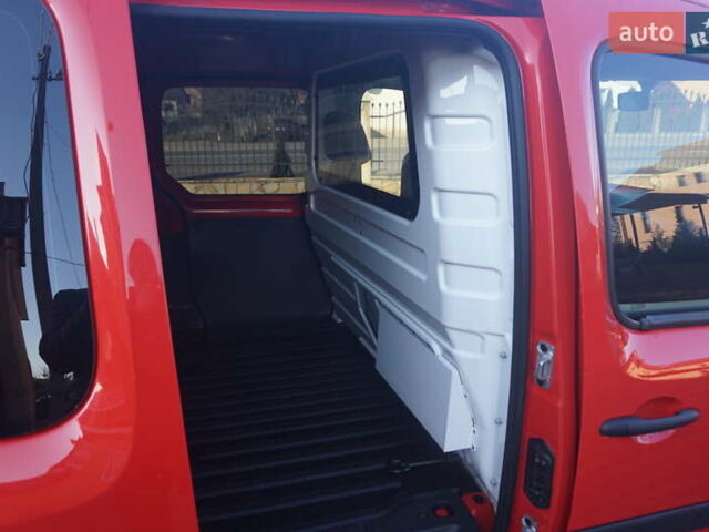 Красный Рено Кенгу, объемом двигателя 0 л и пробегом 54 тыс. км за 11555 $, фото 44 на Automoto.ua