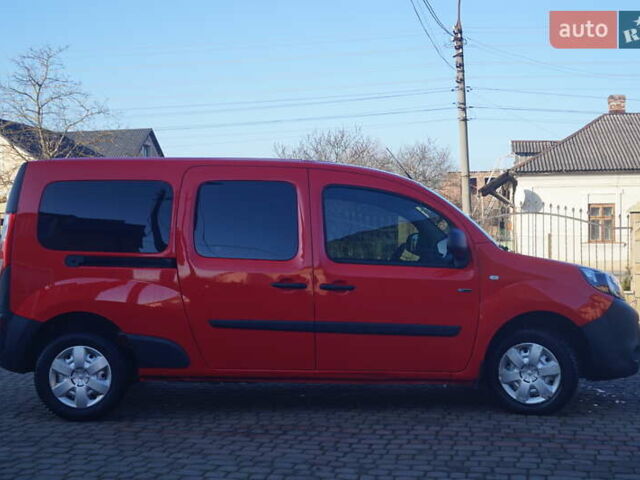 Красный Рено Кенгу, объемом двигателя 0 л и пробегом 54 тыс. км за 11555 $, фото 6 на Automoto.ua