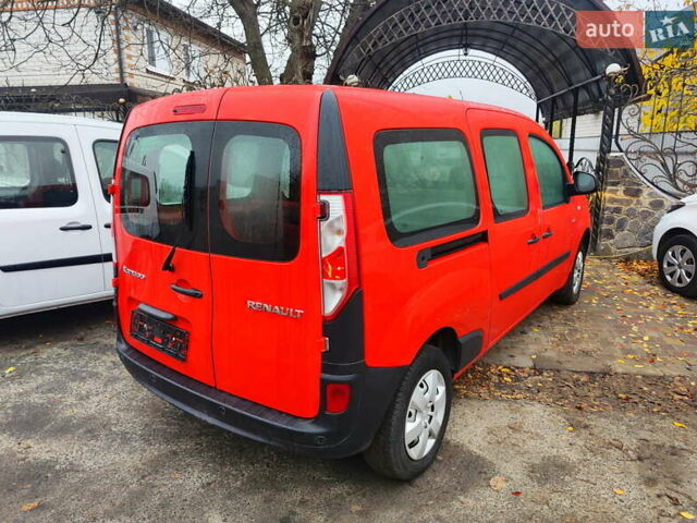 Красный Рено Кенгу, объемом двигателя 0 л и пробегом 63 тыс. км за 12399 $, фото 2 на Automoto.ua