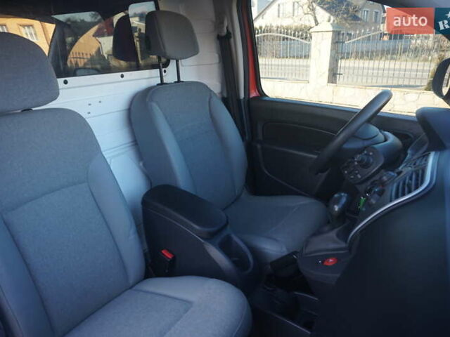 Красный Рено Кенгу, объемом двигателя 0 л и пробегом 54 тыс. км за 11555 $, фото 40 на Automoto.ua