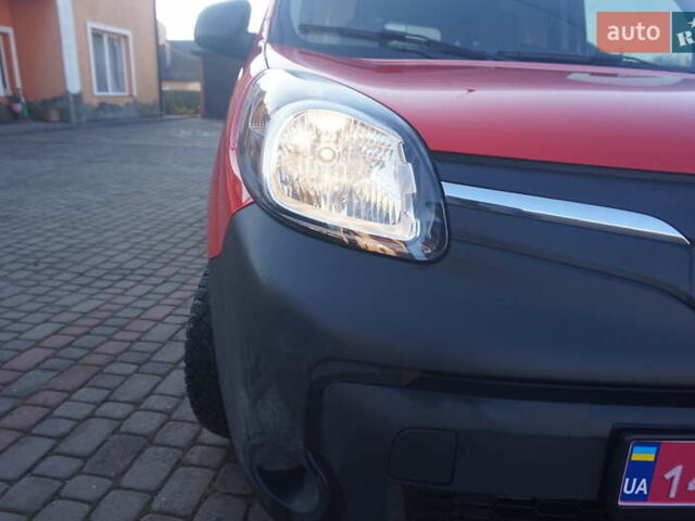 Красный Рено Кенгу, объемом двигателя 0 л и пробегом 54 тыс. км за 11555 $, фото 23 на Automoto.ua