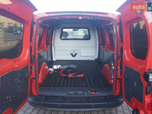 Красный Рено Кенгу, объемом двигателя 0 л и пробегом 54 тыс. км за 11555 $, фото 47 на Automoto.ua