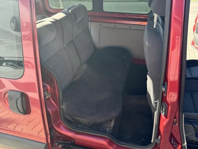 Красный Рено Кенгу, объемом двигателя 1.5 л и пробегом 404 тыс. км за 3700 $, фото 21 на Automoto.ua