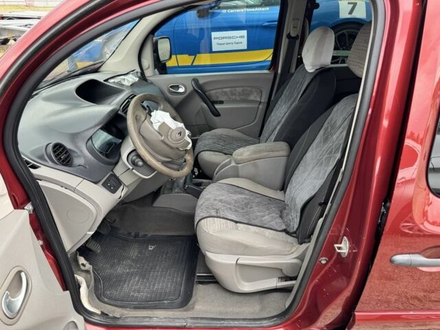 Красный Рено Кенгу, объемом двигателя 1.5 л и пробегом 200 тыс. км за 2700 $, фото 16 на Automoto.ua