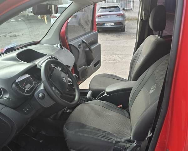 Красный Рено Кенгу, объемом двигателя 1.5 л и пробегом 186 тыс. км за 7300 $, фото 12 на Automoto.ua