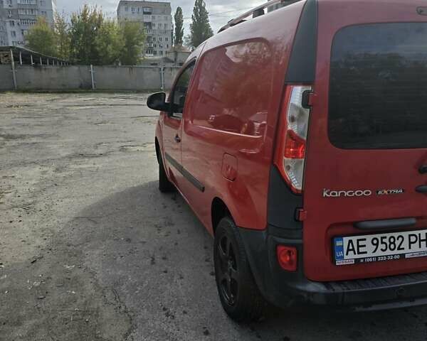 Красный Рено Кенгу, объемом двигателя 1.5 л и пробегом 186 тыс. км за 7300 $, фото 6 на Automoto.ua