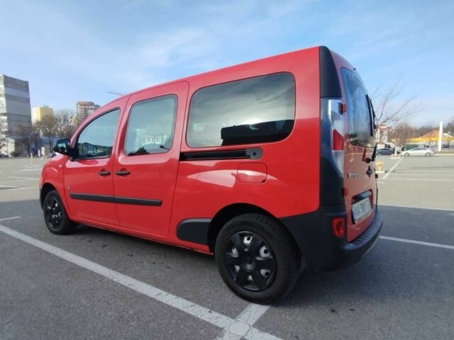 Красный Рено Кенгу, объемом двигателя 0 л и пробегом 88 тыс. км за 9900 $, фото 11 на Automoto.ua