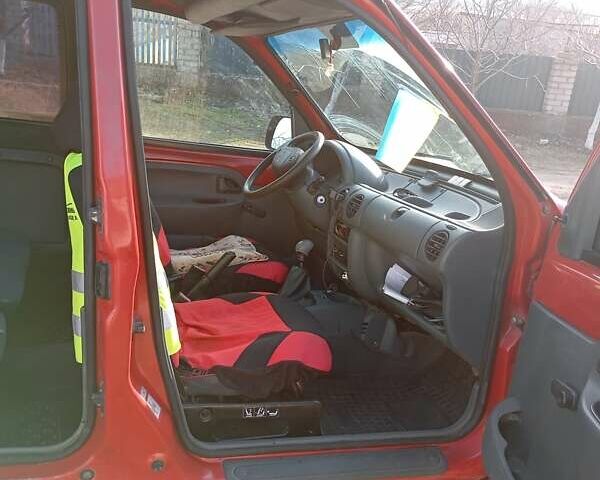 Красный Рено Кенгу, объемом двигателя 1.39 л и пробегом 17 тыс. км за 2700 $, фото 6 на Automoto.ua