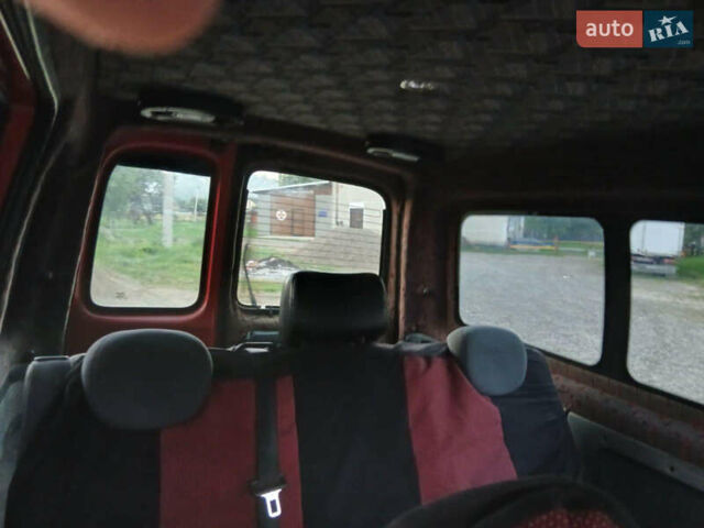 Красный Рено Кенгу, объемом двигателя 1.2 л и пробегом 300 тыс. км за 2200 $, фото 2 на Automoto.ua