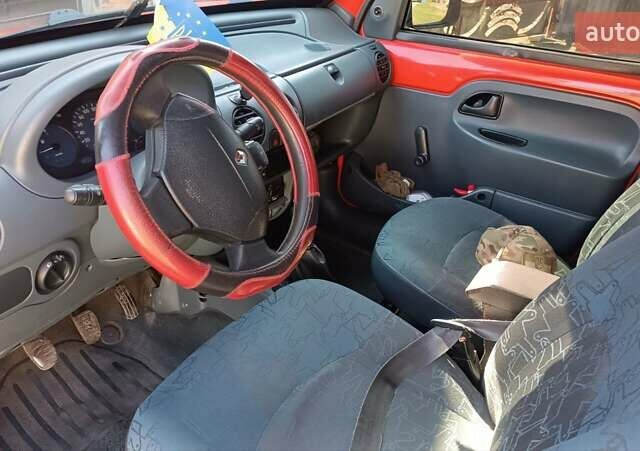Красный Рено Кенгу, объемом двигателя 1.87 л и пробегом 307 тыс. км за 2900 $, фото 4 на Automoto.ua