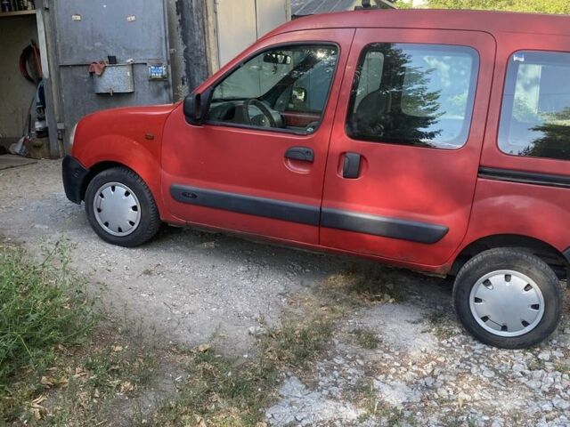 Красный Рено Кенгу, объемом двигателя 1.4 л и пробегом 130 тыс. км за 3500 $, фото 2 на Automoto.ua