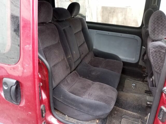 Красный Рено Кенгу, объемом двигателя 1.5 л и пробегом 250 тыс. км за 2500 $, фото 7 на Automoto.ua