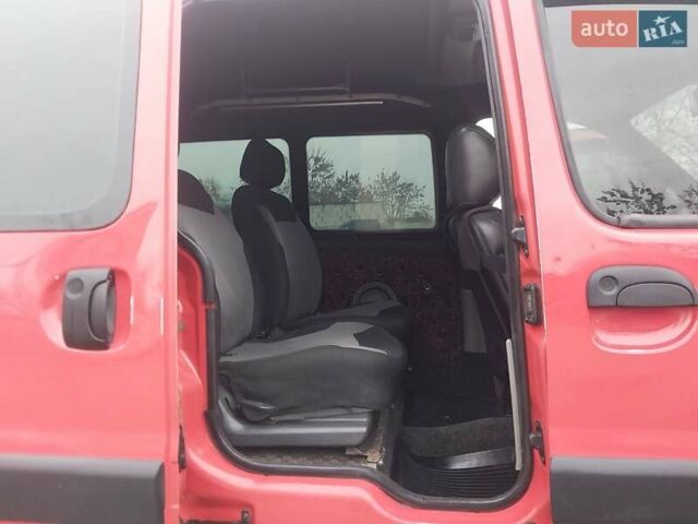 Красный Рено Кенгу, объемом двигателя 1.46 л и пробегом 230 тыс. км за 4000 $, фото 21 на Automoto.ua