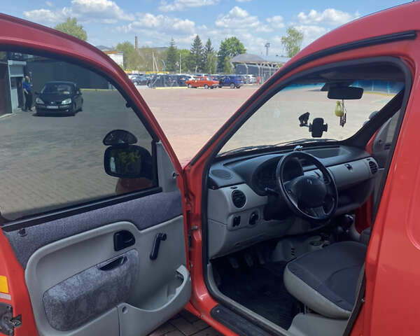 Красный Рено Кенгу, объемом двигателя 1.6 л и пробегом 145 тыс. км за 3800 $, фото 7 на Automoto.ua