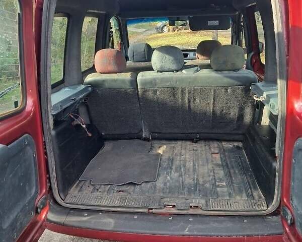 Красный Рено Кенгу, объемом двигателя 1.6 л и пробегом 128 тыс. км за 5200 $, фото 3 на Automoto.ua