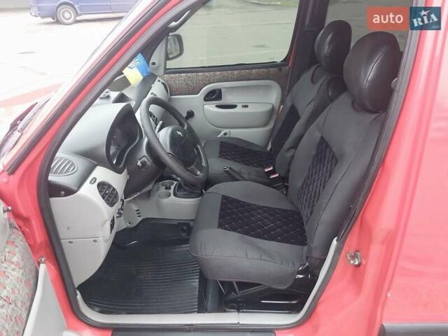 Красный Рено Кенгу, объемом двигателя 1.46 л и пробегом 270 тыс. км за 3900 $, фото 16 на Automoto.ua