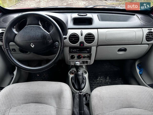 Красный Рено Кенгу, объемом двигателя 1.6 л и пробегом 334 тыс. км за 5200 $, фото 3 на Automoto.ua