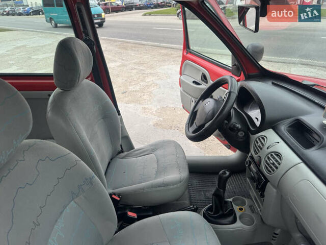 Красный Рено Кенгу, объемом двигателя 1.46 л и пробегом 275 тыс. км за 3750 $, фото 13 на Automoto.ua
