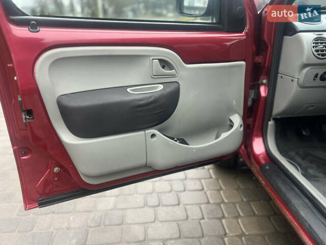 Красный Рено Кенгу, объемом двигателя 1.4 л и пробегом 155 тыс. км за 3350 $, фото 25 на Automoto.ua