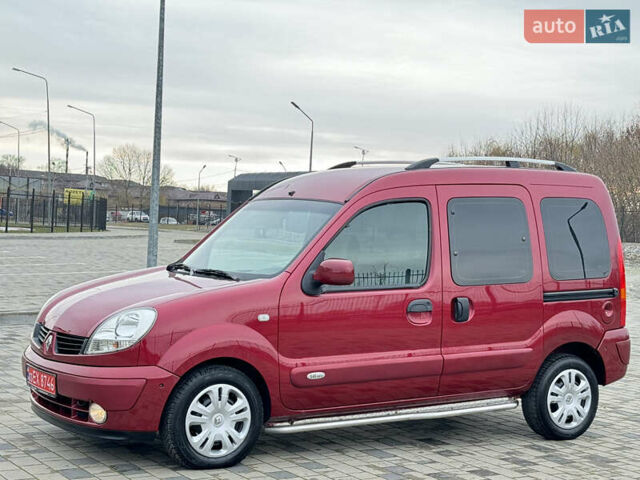 Красный Рено Кенгу, объемом двигателя 1.6 л и пробегом 205 тыс. км за 5750 $, фото 5 на Automoto.ua