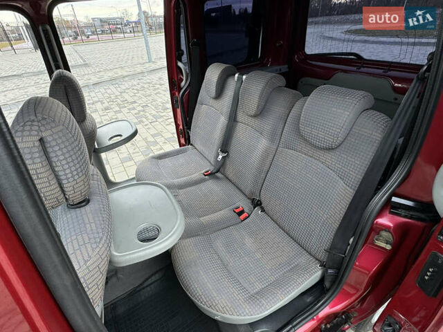 Красный Рено Кенгу, объемом двигателя 1.6 л и пробегом 205 тыс. км за 5750 $, фото 60 на Automoto.ua