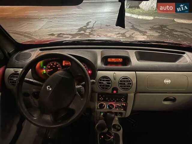 Красный Рено Кенгу, объемом двигателя 1.6 л и пробегом 220 тыс. км за 5500 $, фото 19 на Automoto.ua