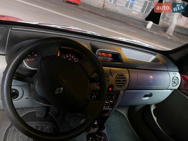 Красный Рено Кенгу, объемом двигателя 1.6 л и пробегом 220 тыс. км за 5500 $, фото 27 на Automoto.ua
