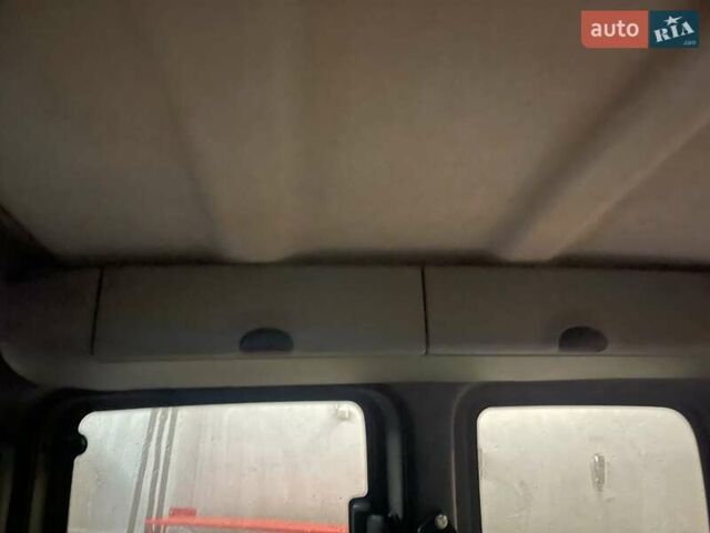Красный Рено Кенгу, объемом двигателя 1.6 л и пробегом 220 тыс. км за 5500 $, фото 31 на Automoto.ua