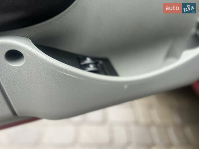 Красный Рено Кенгу, объемом двигателя 1.4 л и пробегом 155 тыс. км за 3350 $, фото 26 на Automoto.ua