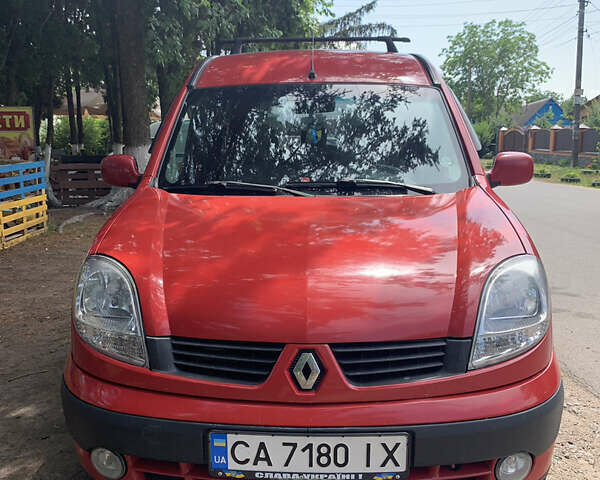 Красный Рено Кенгу, объемом двигателя 1.5 л и пробегом 350 тыс. км за 5150 $, фото 1 на Automoto.ua